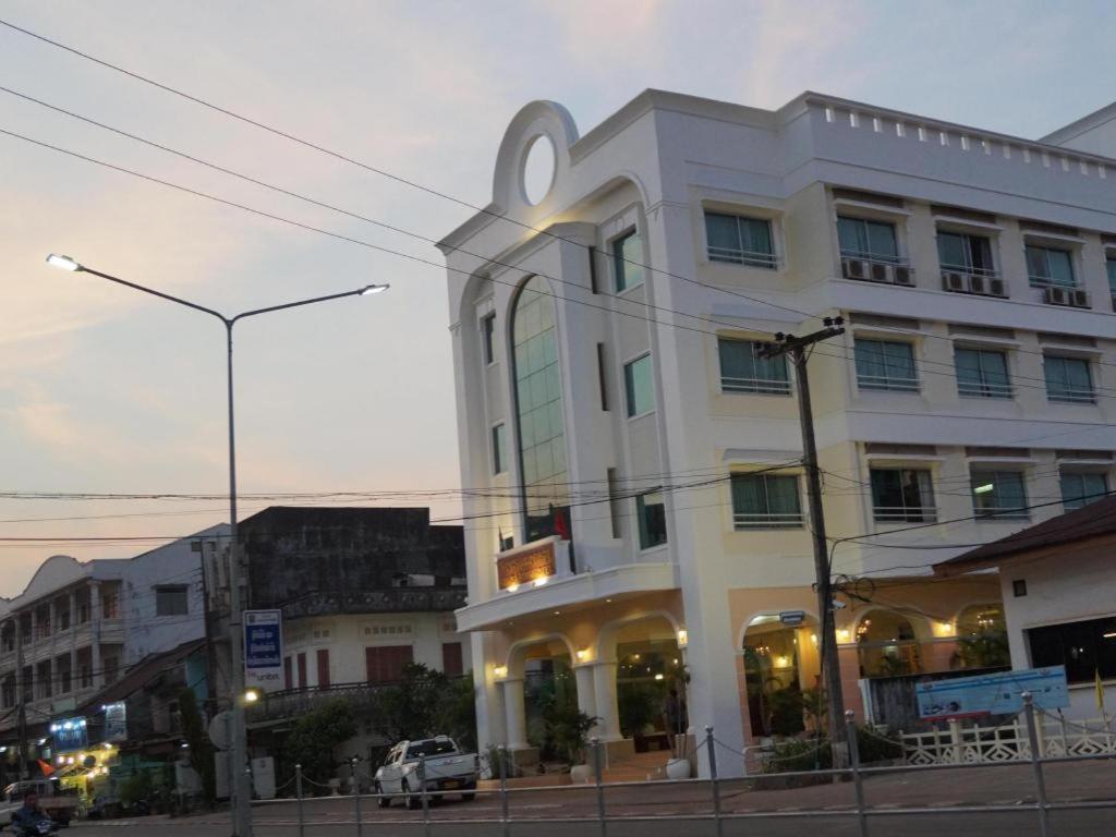 Seng Aroun Hotel Паксе Екстериор снимка