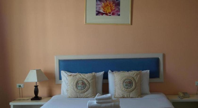 Seng Aroun Hotel Паксе Екстериор снимка