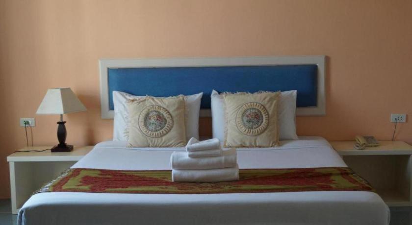 Seng Aroun Hotel Паксе Екстериор снимка